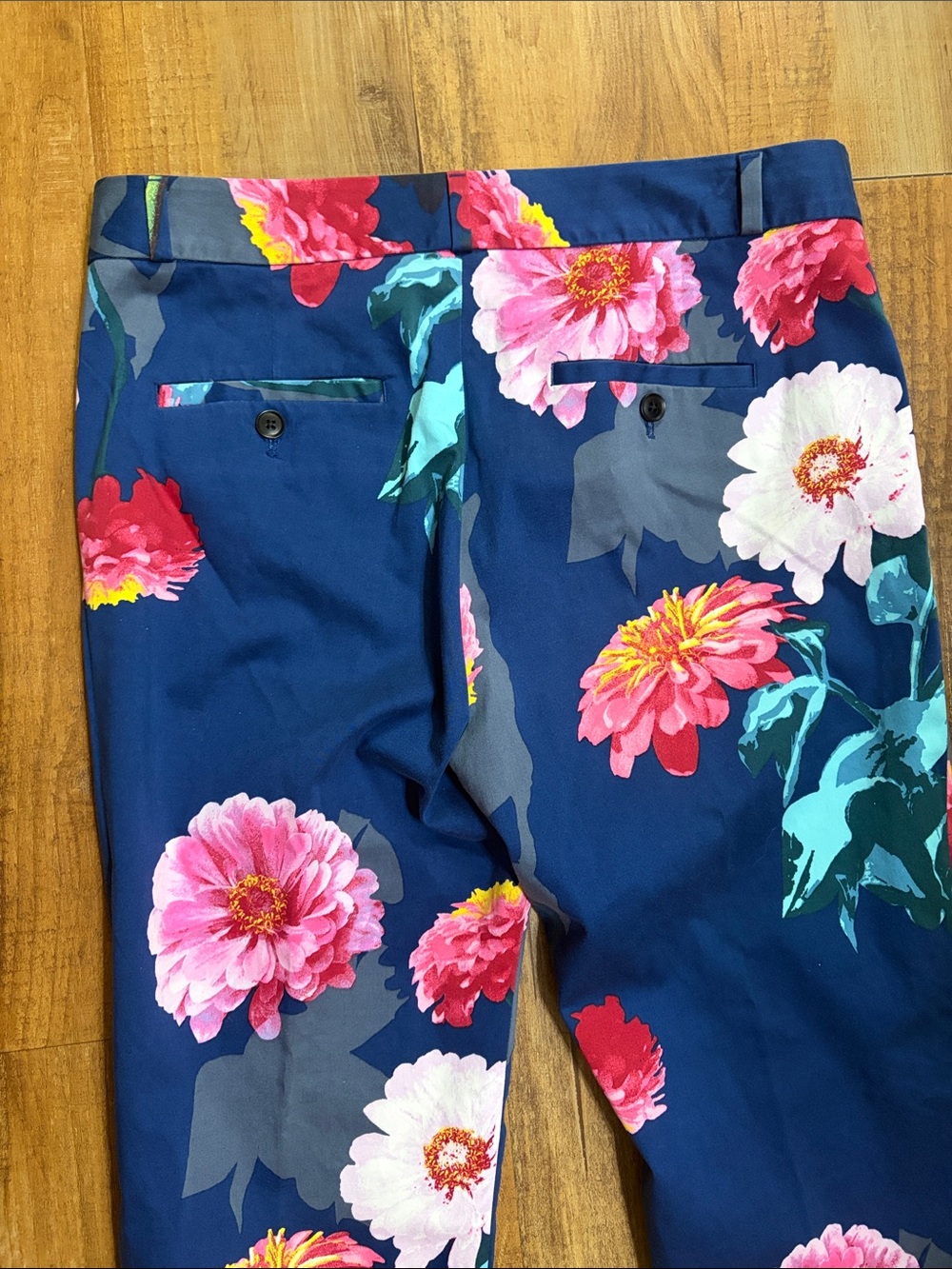 Banana Republic Avery Navy Floral Cropped Pants with Pink Blooms size 6 - Picture 5 of 9